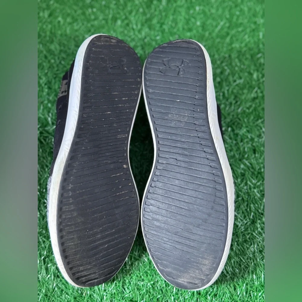 Under Armour‎ Women’s Black and Gray Sneakers with Breathable Knit Size 9